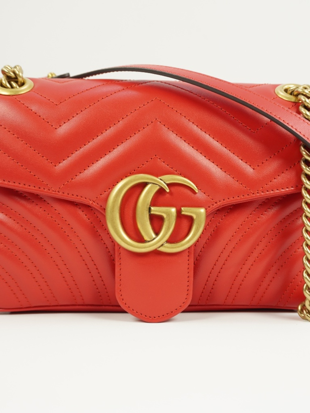 Gucci GG Marmont Quilted Leather Shoulder Bag Red $2.000